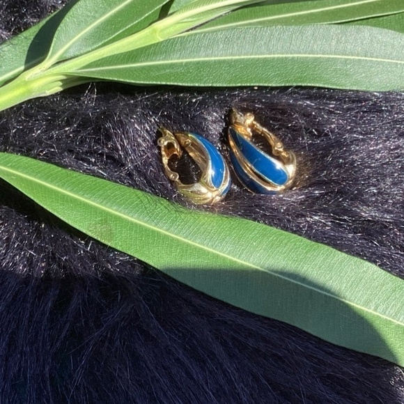 Vintage Trifari Blue Enamel & GoldTone Clip On Earrings - Picture 7 of 7